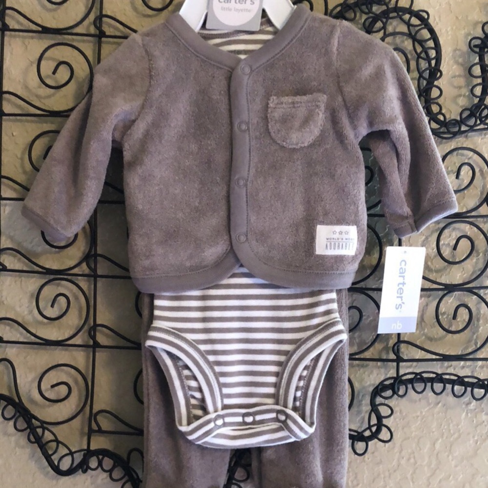 NWT CARTER’S NEWBORN OUTFIT SET